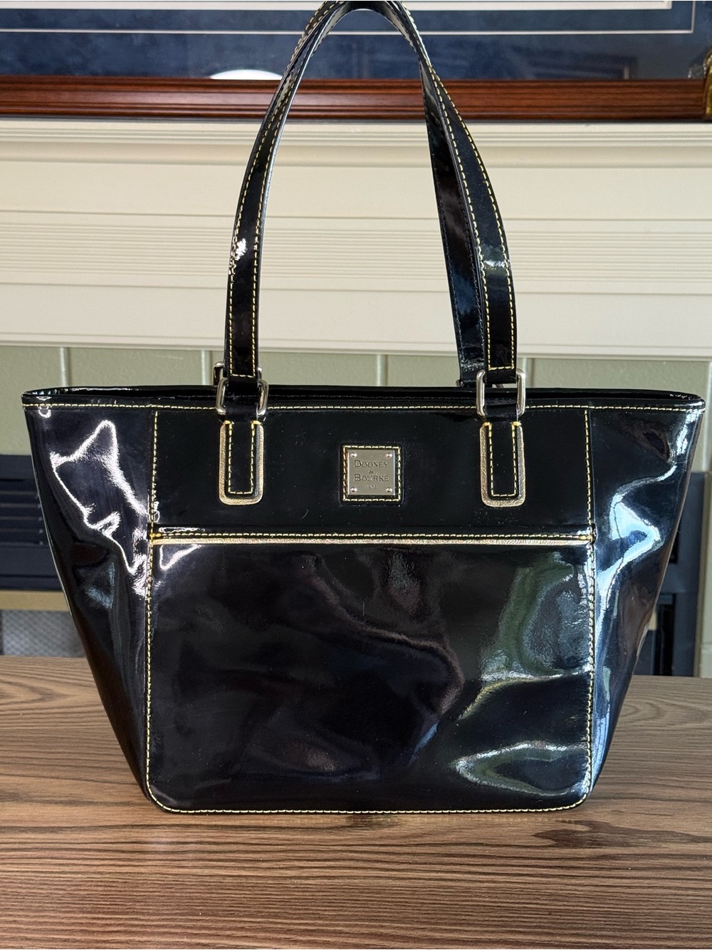 Like New Dooney & Bourke Black Patent Leather Bag-Tote Style